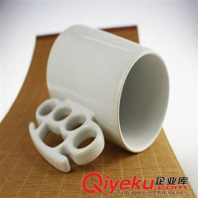 庫存現貨純白色拳擊杯 創意古怪力量拳擊手柄 飲料啤酒陶瓷大杯-廣州錦陶陶瓷實業提供庫存現貨純白色拳擊杯 創意古怪力量拳擊手柄 飲料啤酒陶瓷大杯的相關介紹、產品、服務、圖片、價格廣州錦陶陶瓷實業、馬克杯;日用陶瓷;玻璃制品;陶瓷工藝品;陶瓷杯;工藝盤;變色杯;煙灰缸;廣告杯;禮品杯;咖啡杯;情侶禮品;廣告杯;陶瓷花紙;創意水杯;實用禮品;促銷禮品;廣告禮品;商務禮品;訂制陶瓷杯